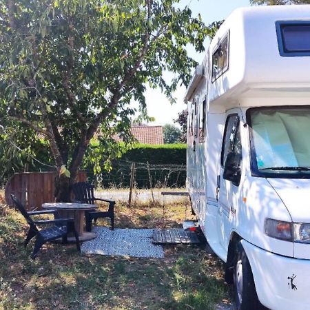 Charmant Camping-Car A La Campagne Labessiere-Candeil Kültér fotó